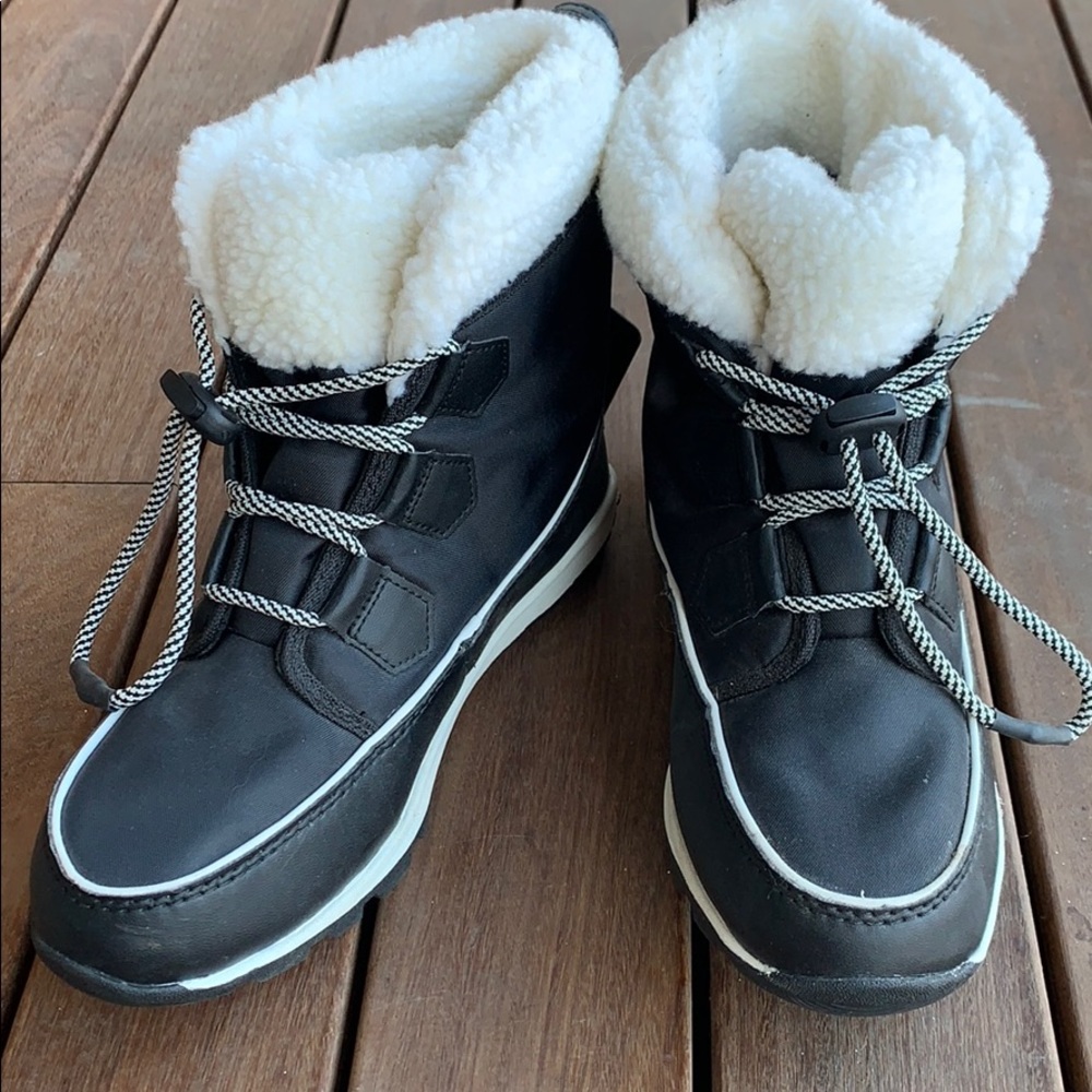 Sorel Whitney Carnival waterproof boots. 6Y - unisex